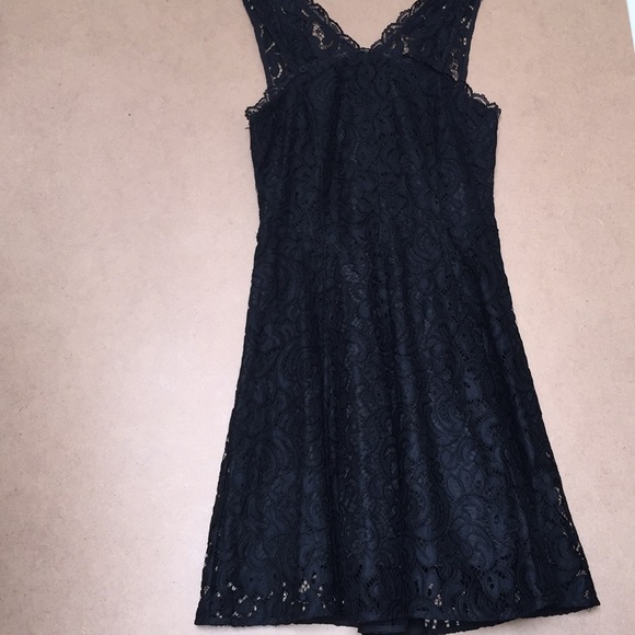 Classy A line black lace dress - Picture 4 of 4